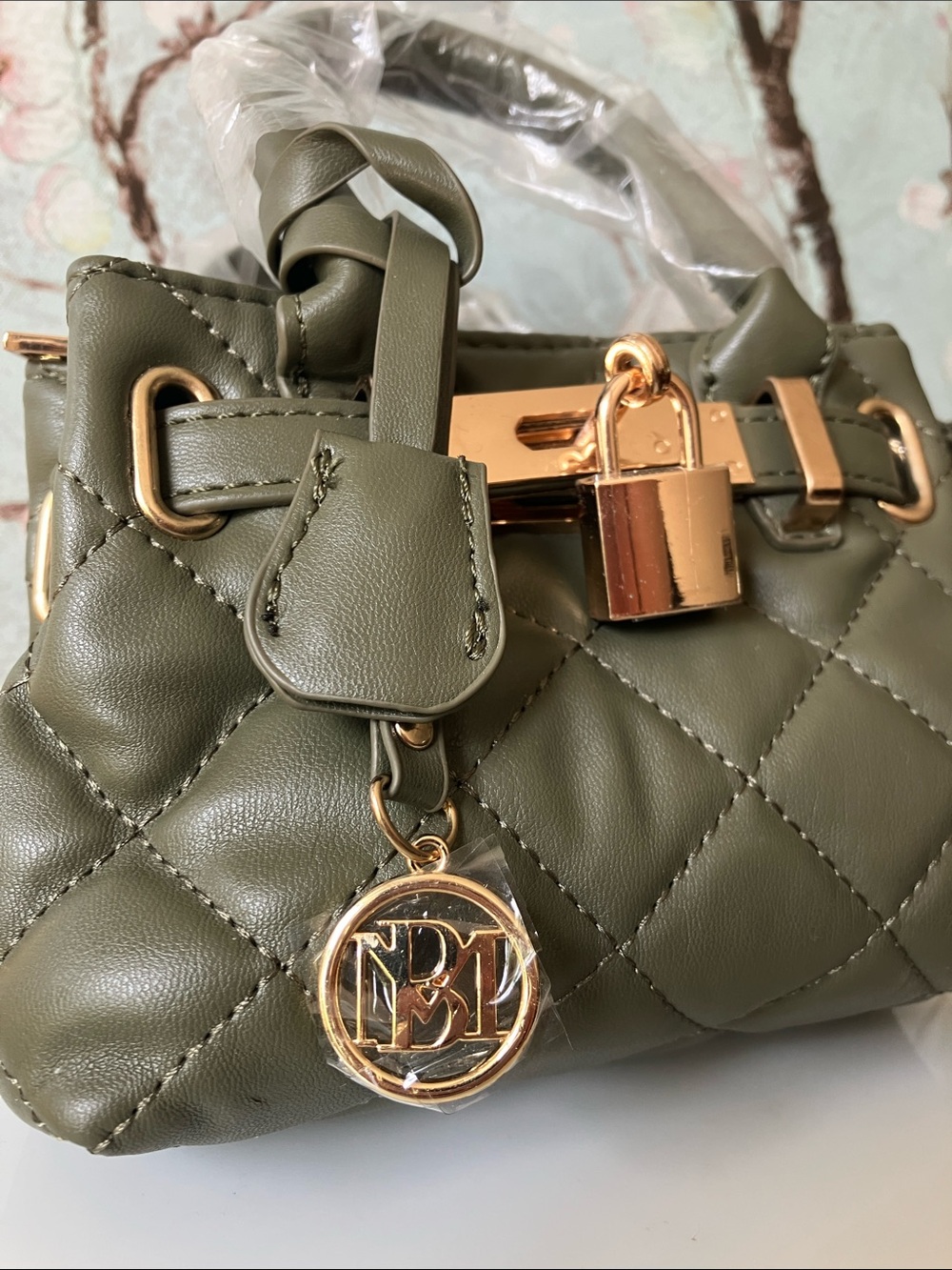B Mischka SEE PICS Olive Mini Diamond Quilted Tote Front Lock Gold Hardware NWT - Picture 2 of 7